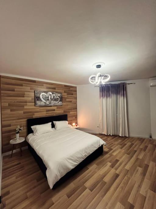 Art'S Apartment Тирана Экстерьер фото