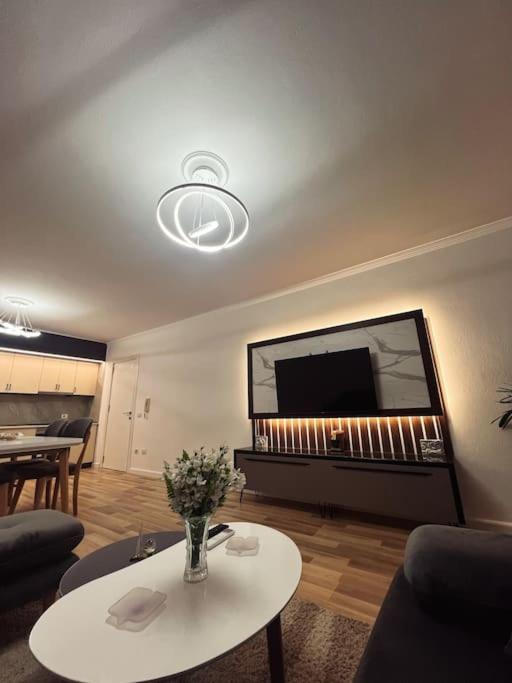Art'S Apartment Тирана Экстерьер фото