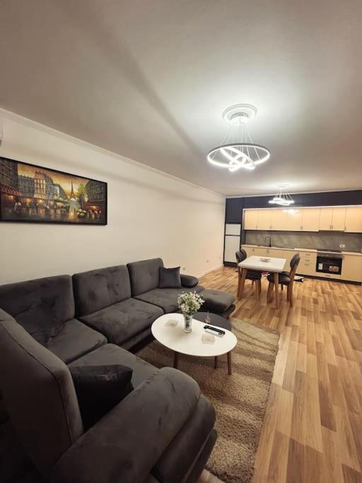 Art'S Apartment Тирана Экстерьер фото