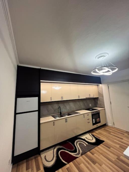 Art'S Apartment Тирана Экстерьер фото