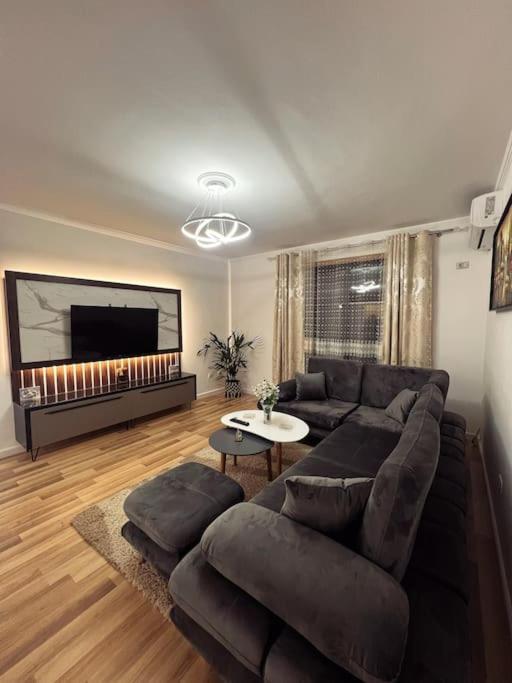 Art'S Apartment Тирана Экстерьер фото