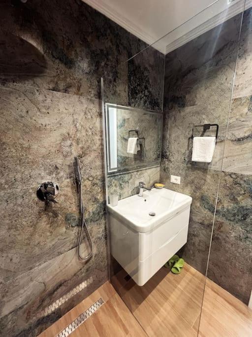 Art'S Apartment Тирана Экстерьер фото